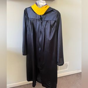 BLACK GRADUATION GOWN!!